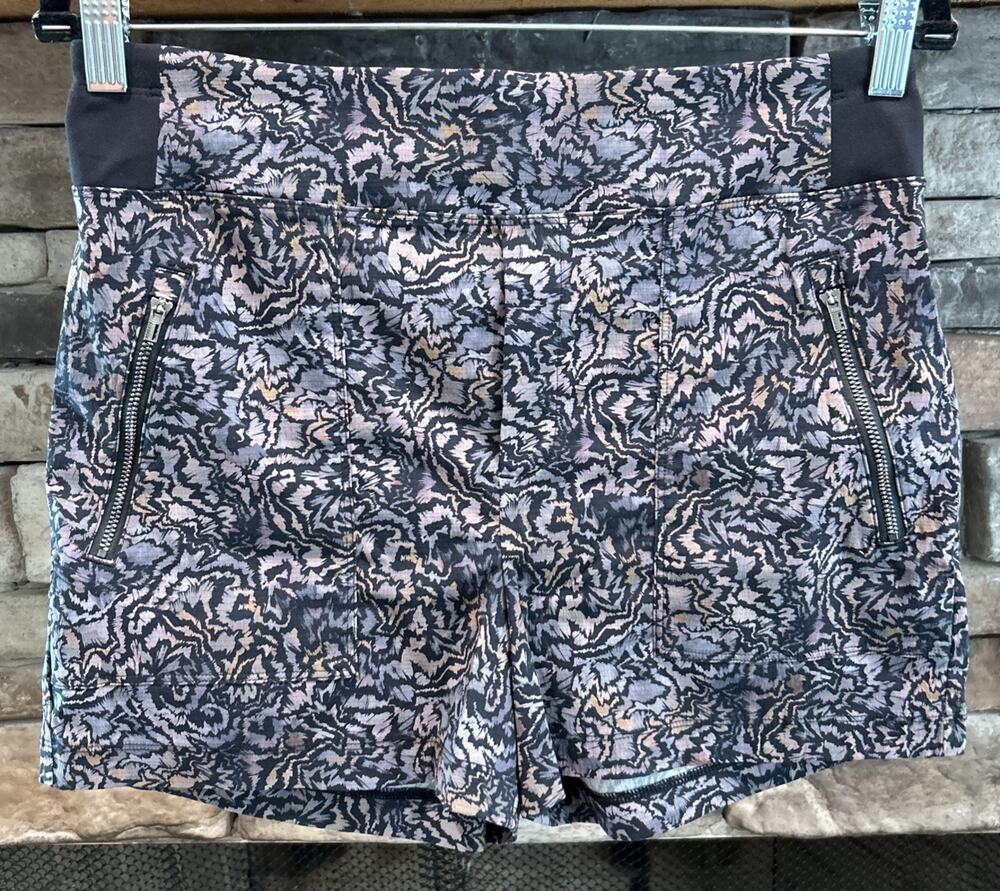Women’s ATHLETIC Graphic Trekkie North Mid Rise Shorts Size 8 *B8
